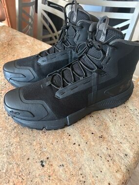 Under Armour Men’s Black Tactical High-Top boots ONLY WORE THEM ONCE.